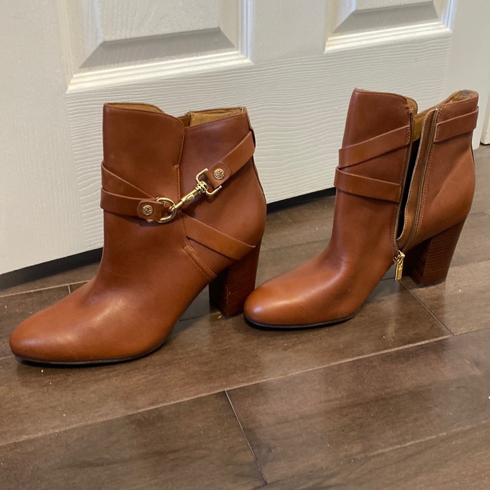 BNWOT brown leather 3.5 inch heel ISOLA boots